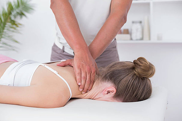 pngtree-physiotherapist-doing-neck-massage-to-his-patient-patient-examining-practitioner-photo-image_19915124.jpg__PID:881759f1-6de8-4733-844d-244e32d48217